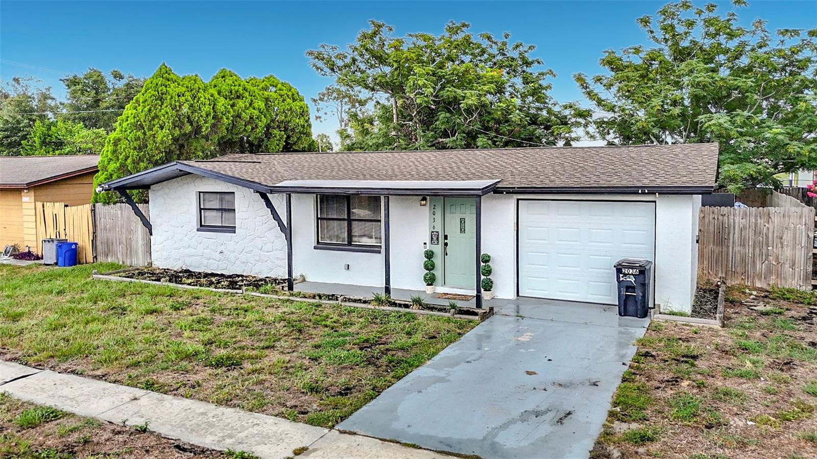 HOLIDAY GARDENS - Residential