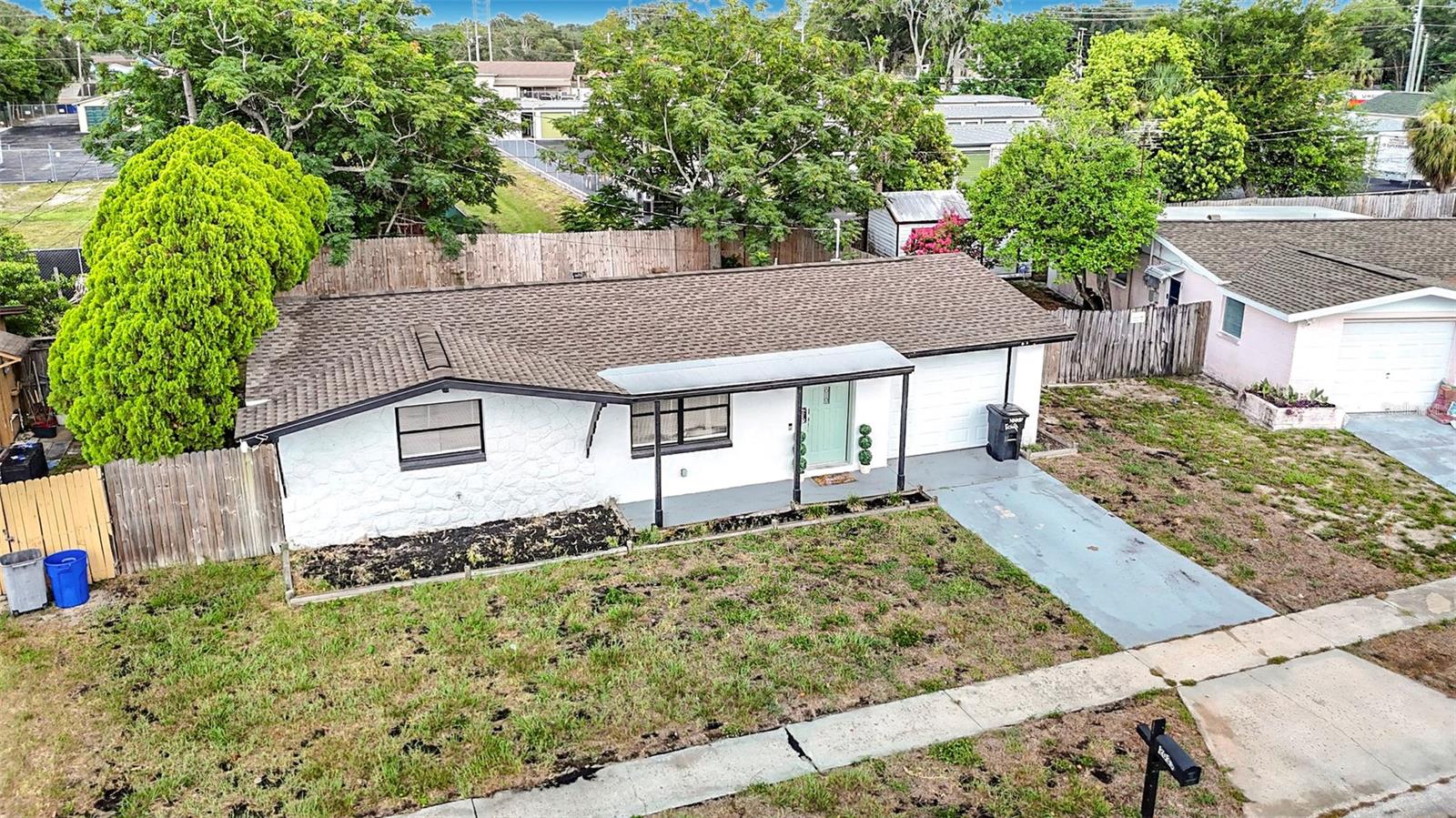 HOLIDAY GARDENS - Residential