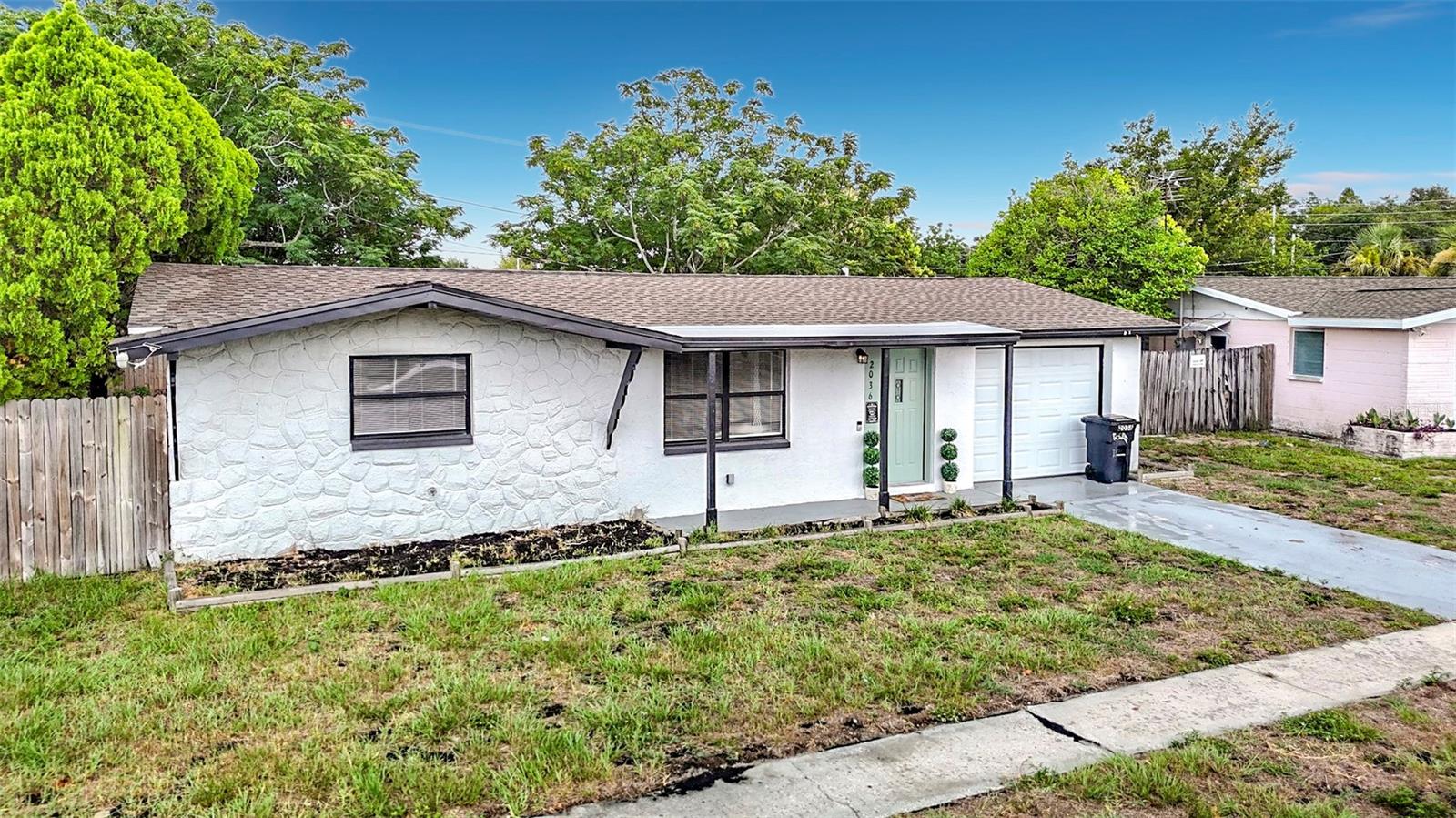 HOLIDAY GARDENS - Residential