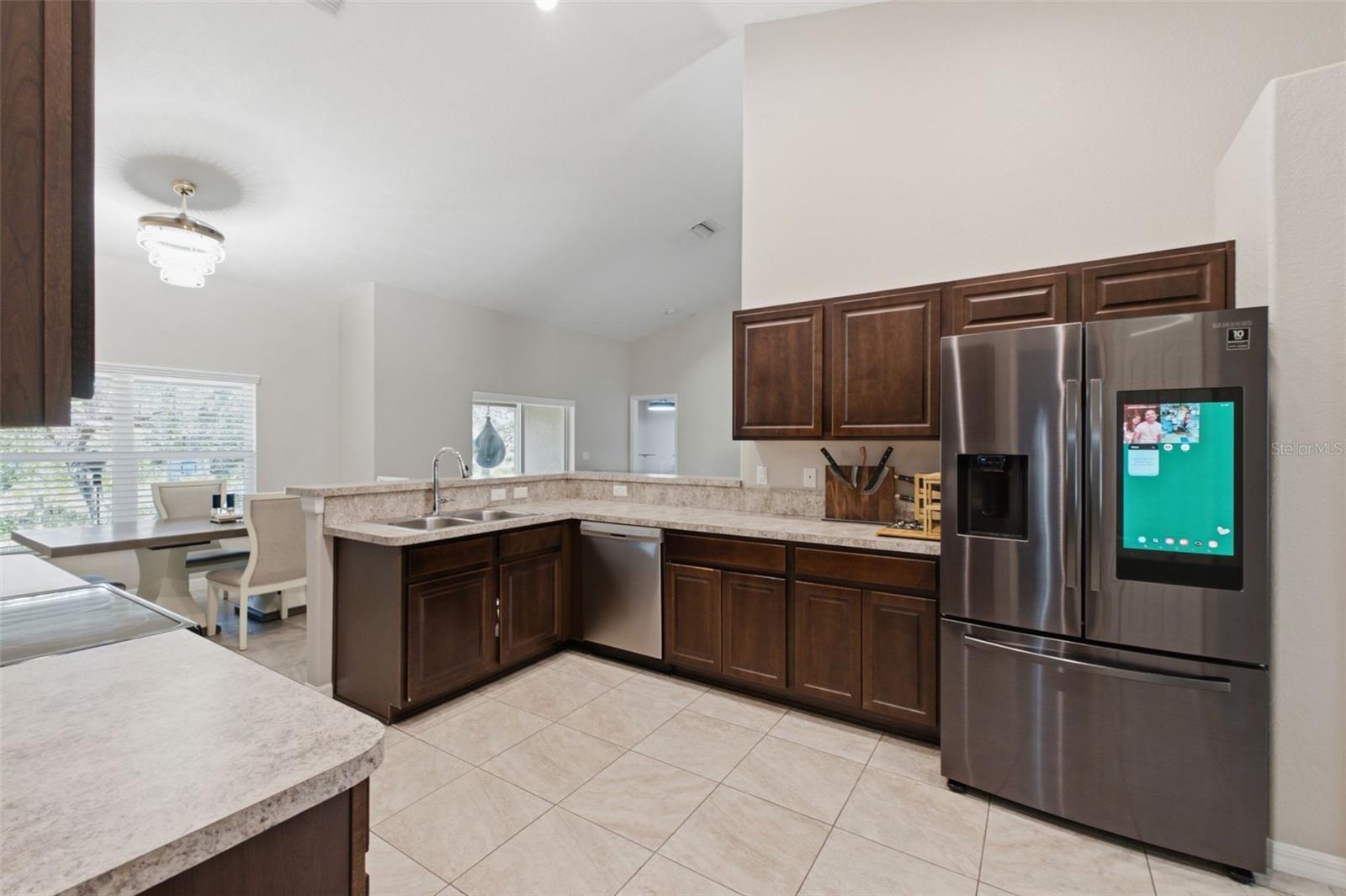 ROYAL HIGHLANDS - Residential
