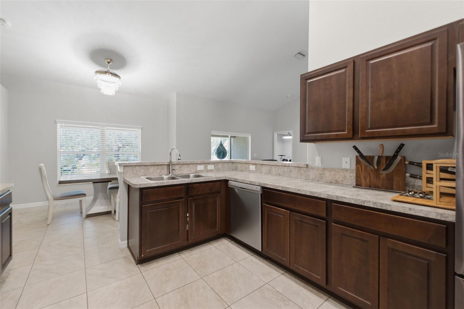 ROYAL HIGHLANDS - Residential