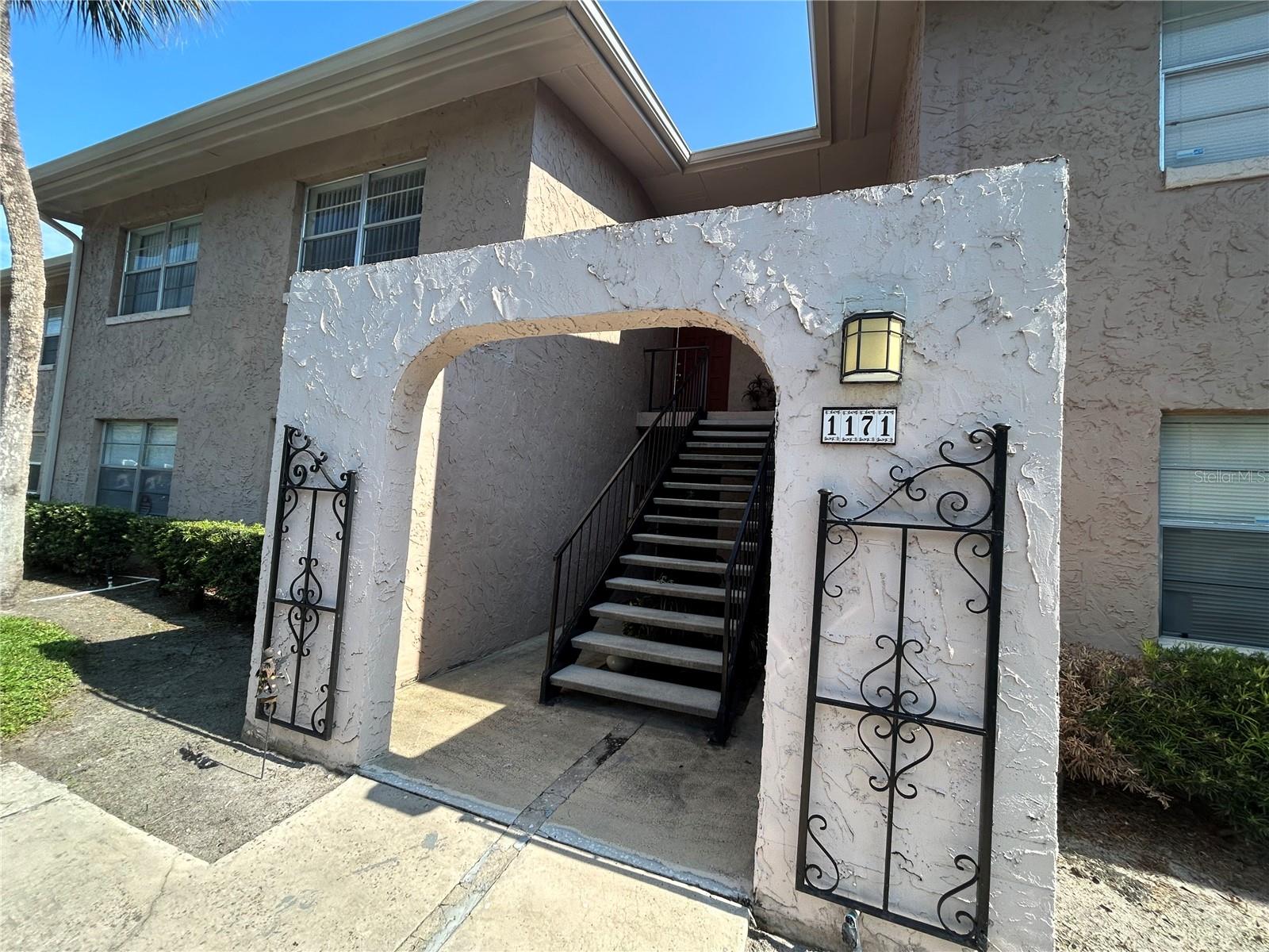 Virtually Staged. Well priced, 2 bedroom and 2 bath large upstairs unit ideally located in Marbeya Condominiums just off 436 in Casselberry. Kitchen opens onto a large family room which looks out to the back porch. Short walk to amazing condo amenities; private dock, pool, clubhouse and shuffleboard
courts. Fish from the pier! All sorts of shopping and dining opportunities all around. Conveniently located to Altamonte Springs, Winter Park and direct access to Orlando International Airport. Come and have a look today!