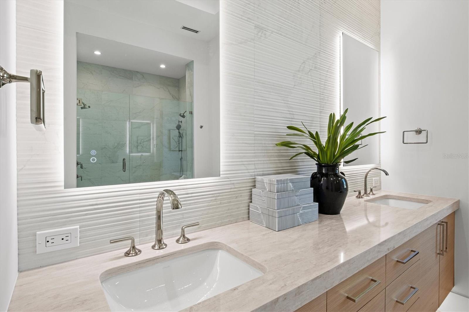 COUNTRY CLUB SHORES IV - Residential