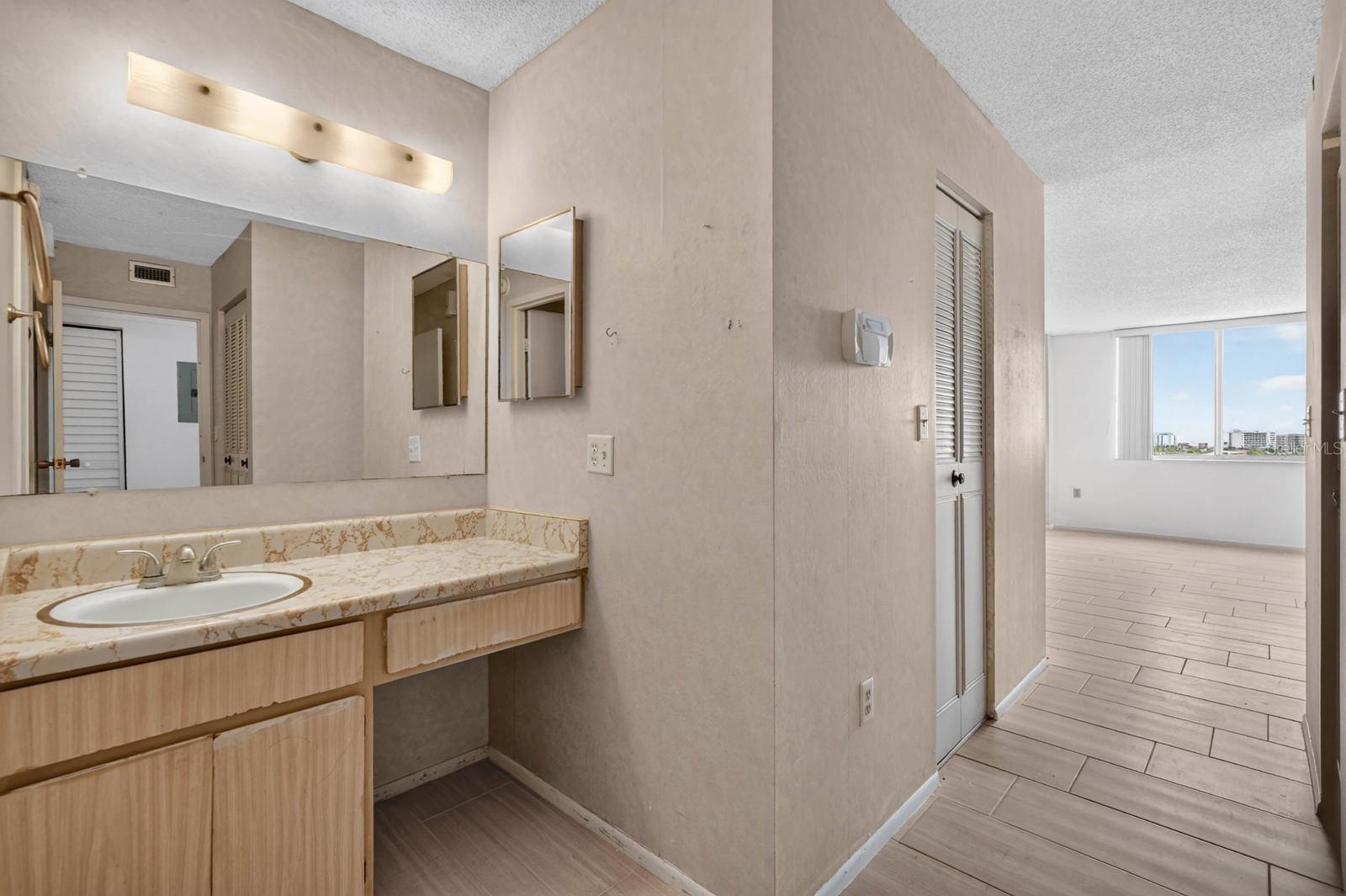 BAYSHORE BATH & TENNIS CLUB CONDO - Residential