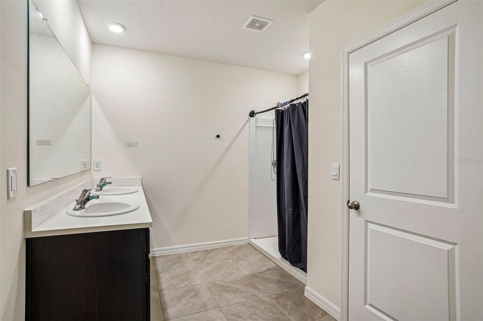 LAKE DIAMOND NORTH - Residential