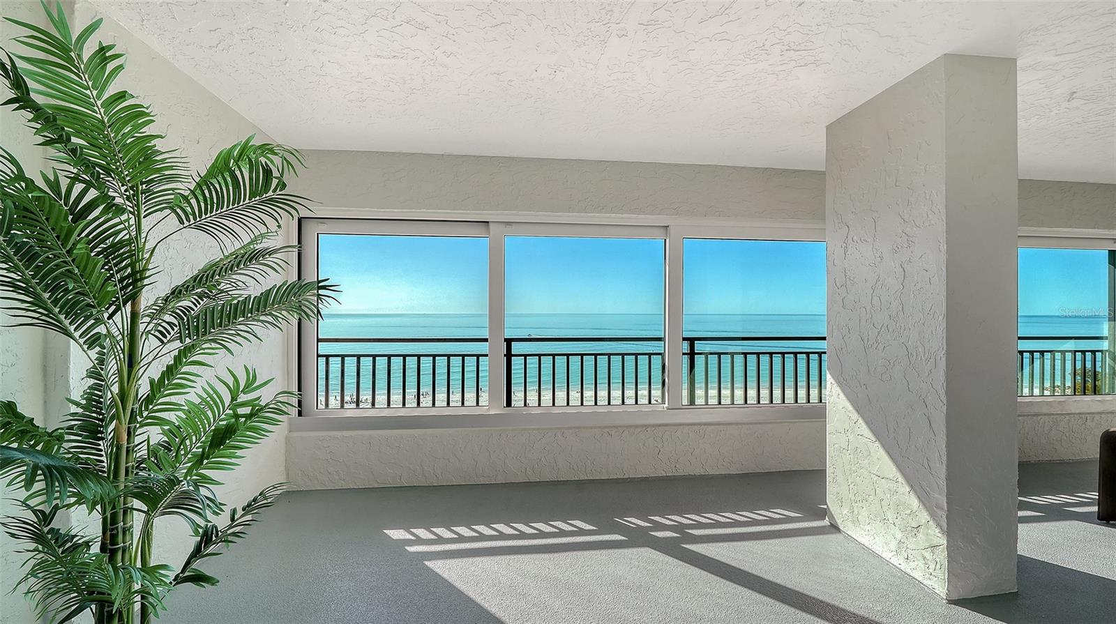 WHISPERING SANDS - Residential