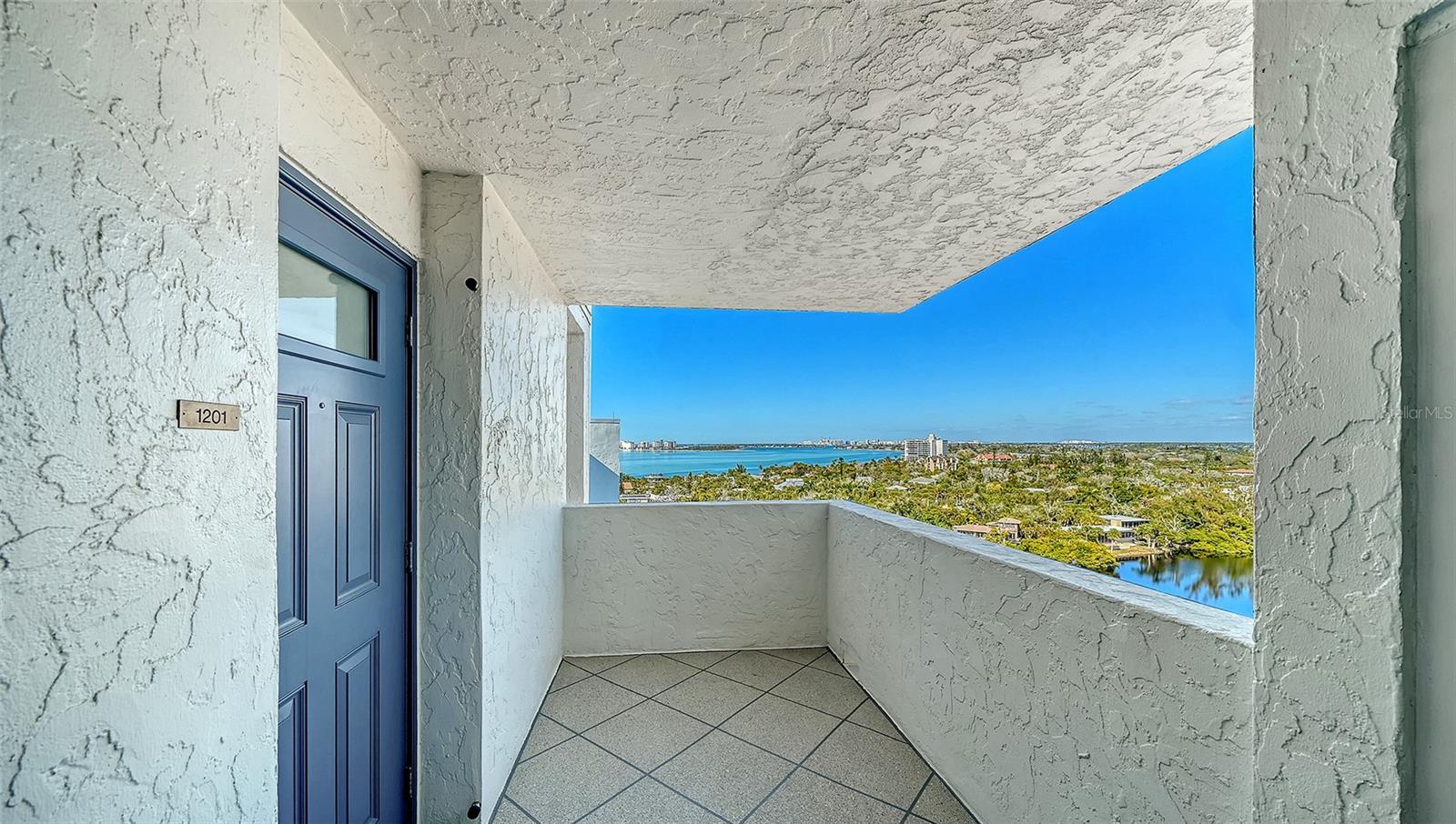 WHISPERING SANDS - Residential