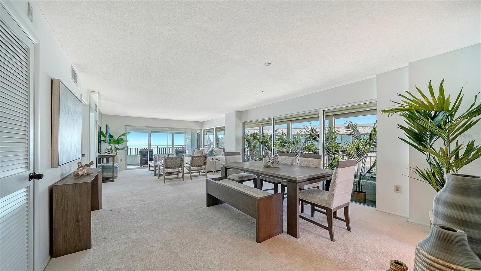 WHISPERING SANDS - Residential