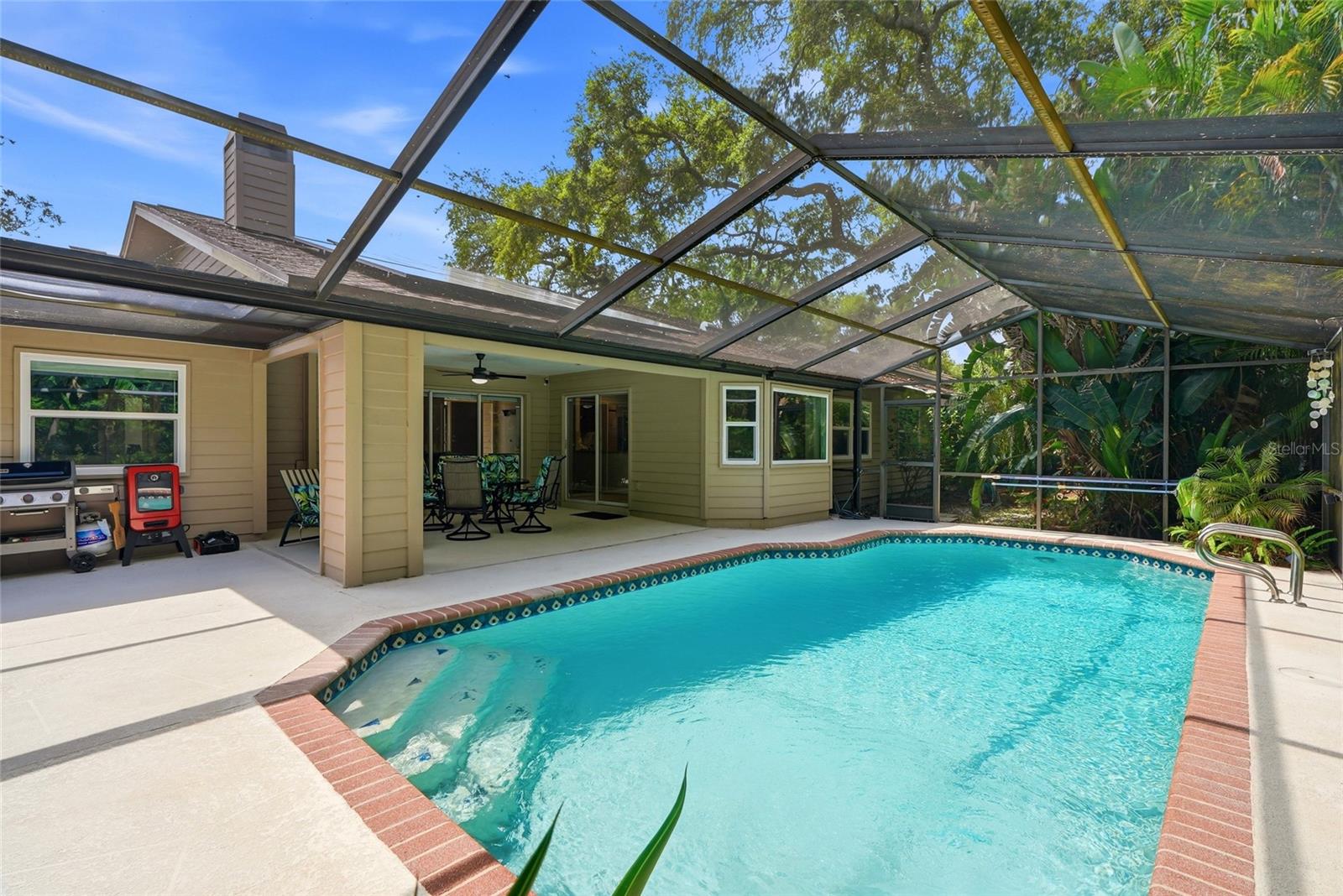 LAKE VALENCIA - - Residential