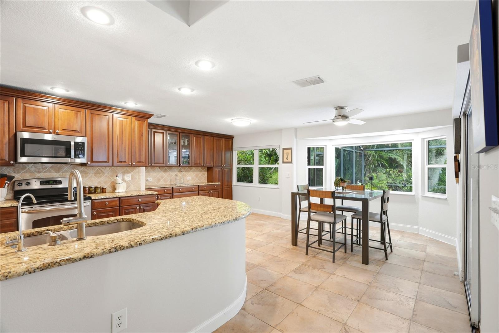 LAKE VALENCIA - - Residential