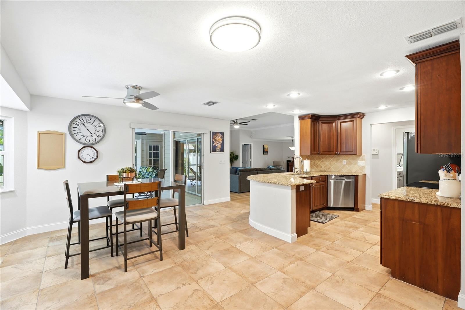 LAKE VALENCIA - - Residential
