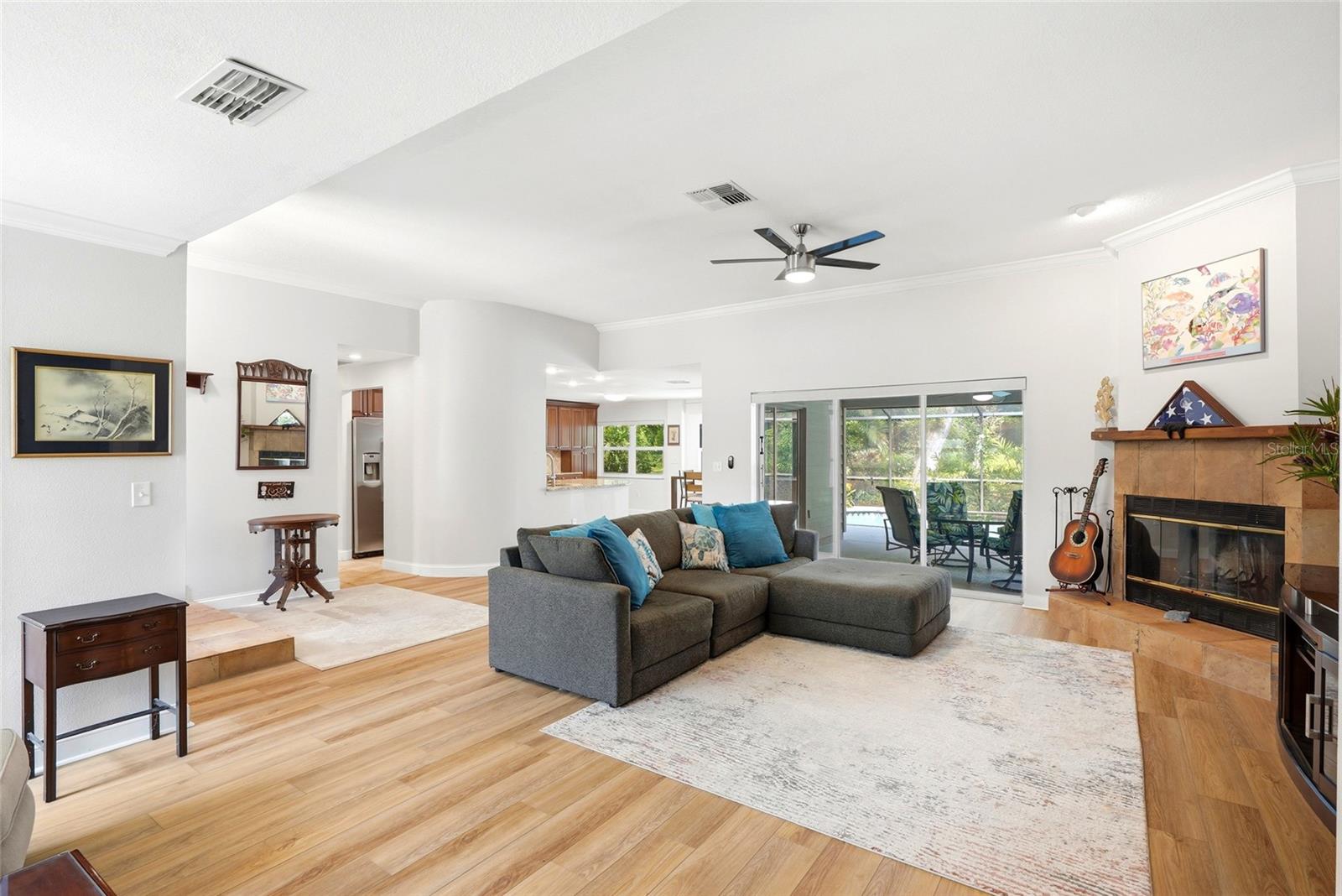 LAKE VALENCIA - - Residential
