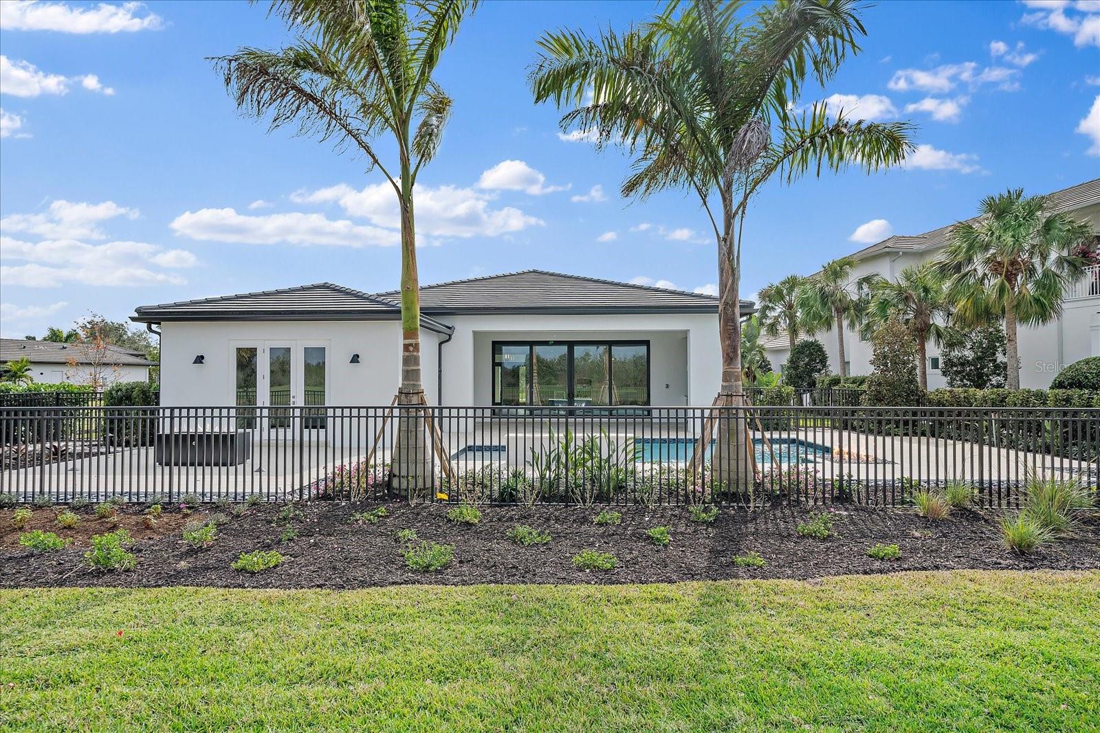 FOUNDERS CLUB - Residential