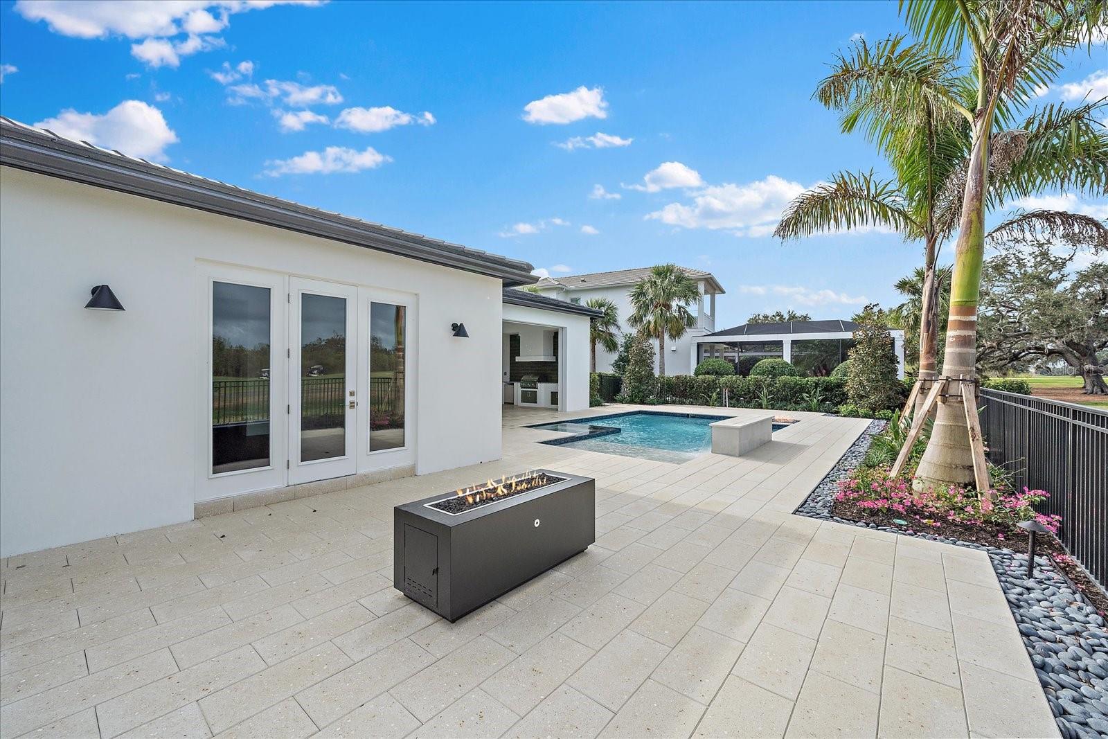 FOUNDERS CLUB - Residential