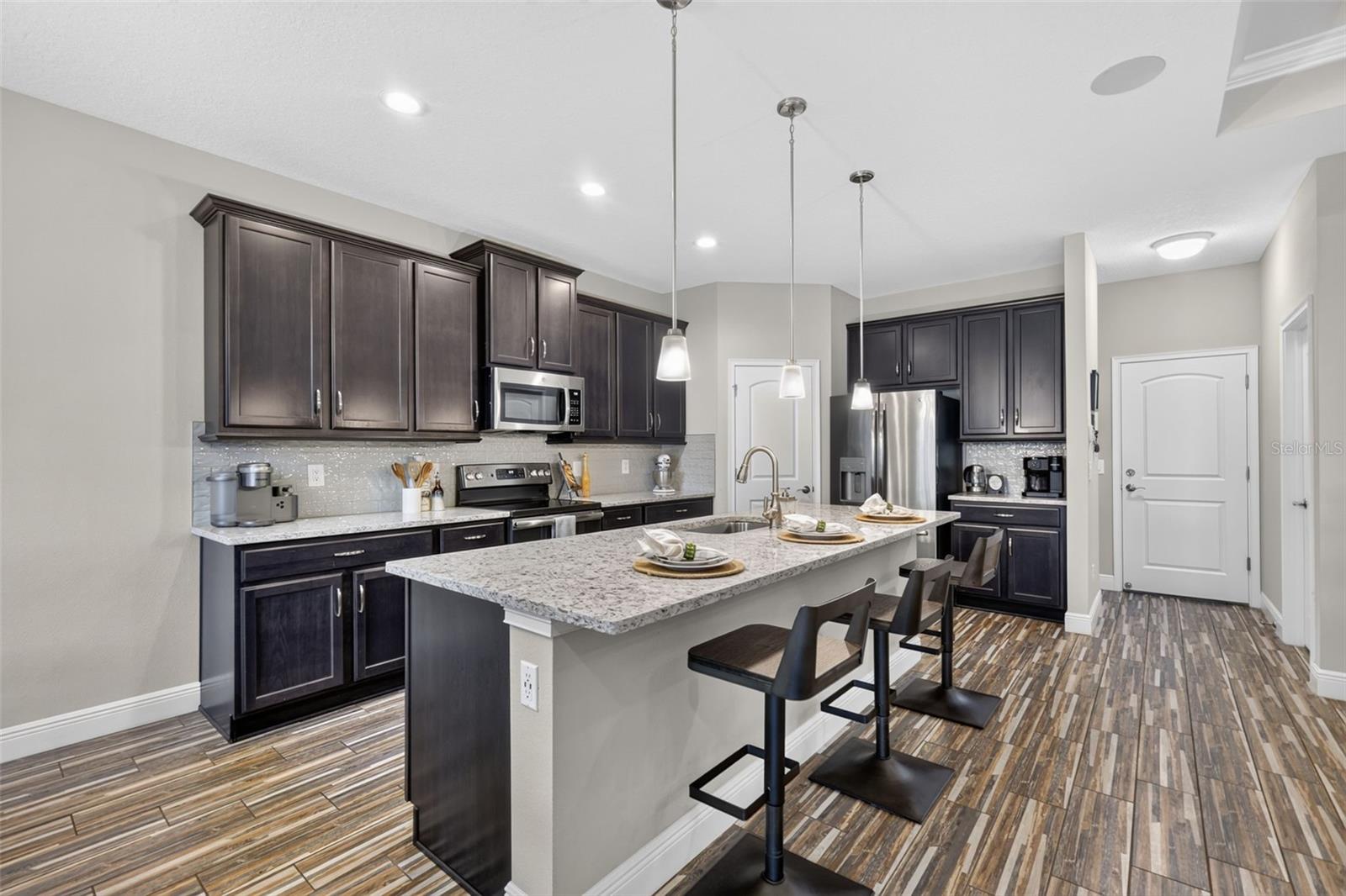 LAKESIDE PH 3 - Residential