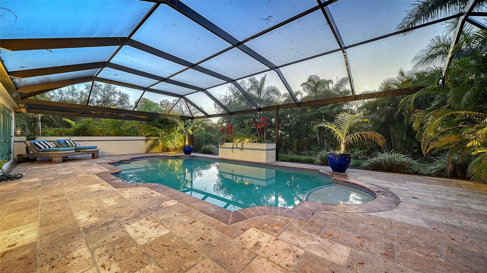 SAPPHIRE SHORES - Residential