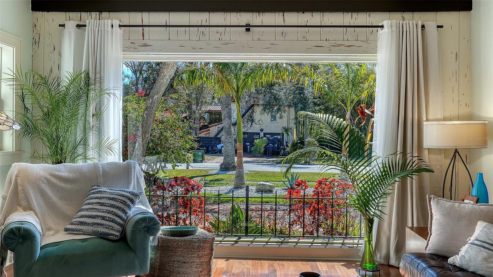 SAPPHIRE SHORES - Residential