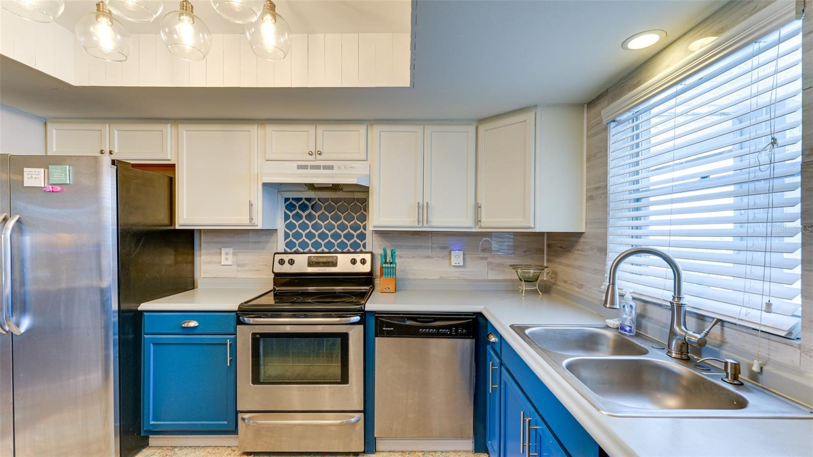BAYSHORE ON THE LAKE CONDOMINIUM - Residential