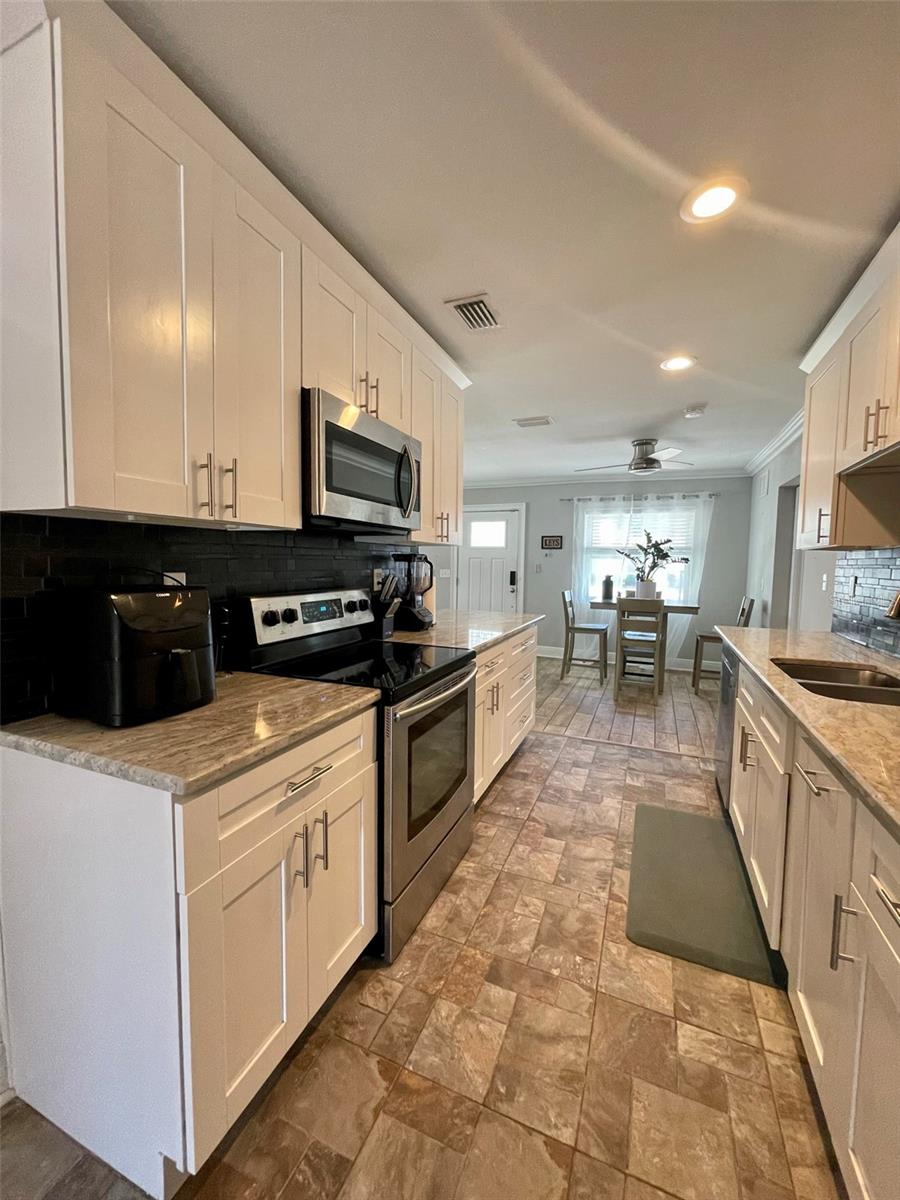 ROBINSON HEIGHTS SUB - Residential Lease