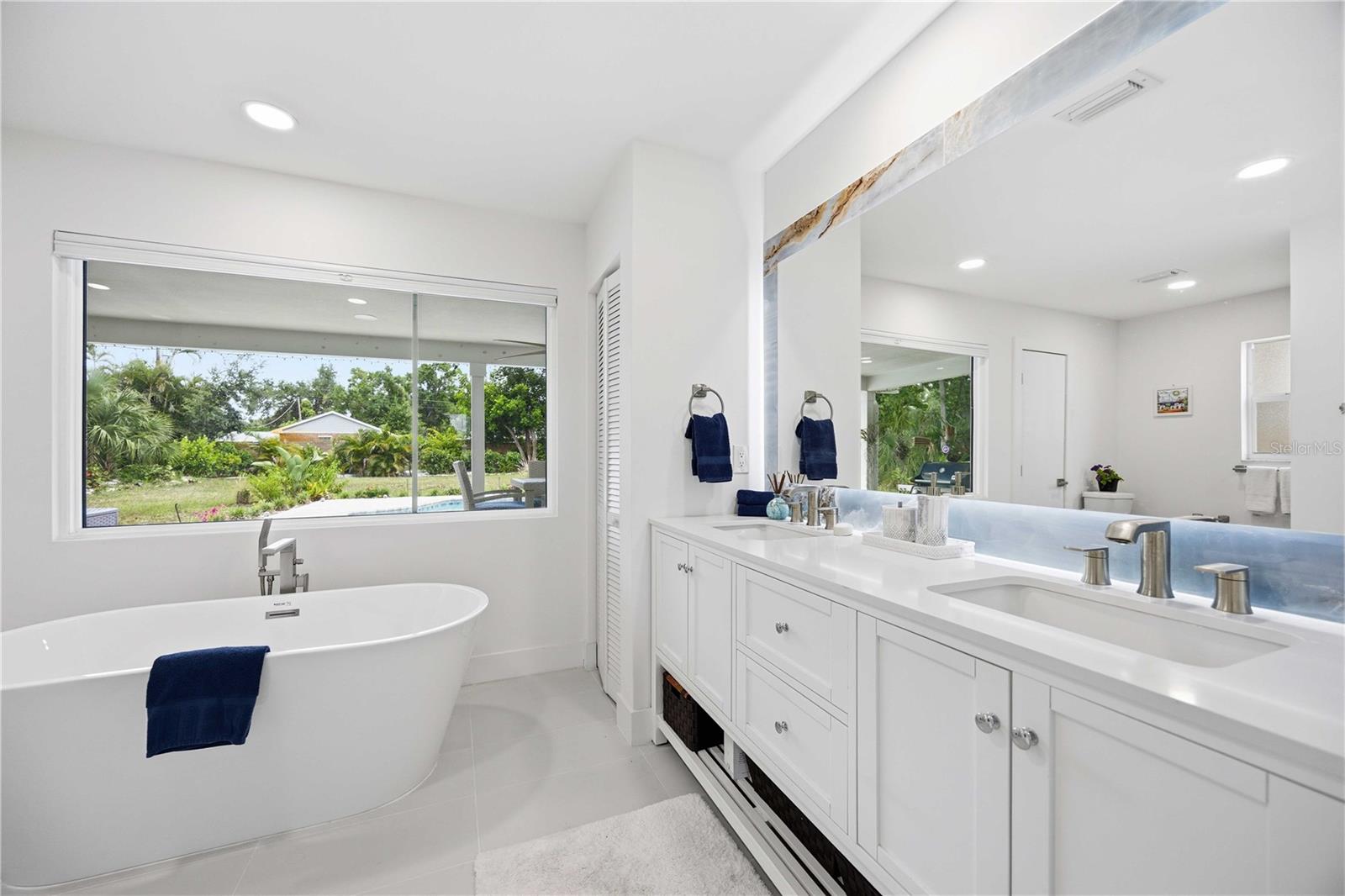 MANASOTA GARDENS - Residential