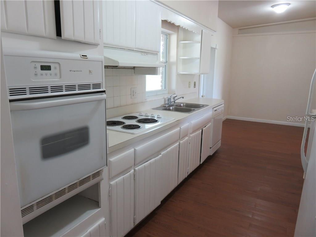 WOODLAND HILLS - Residential