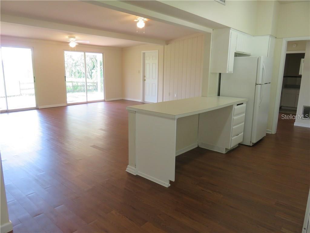 WOODLAND HILLS - Residential