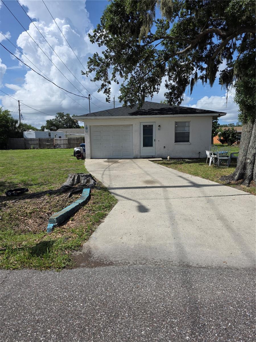 LINCOLN MANOR - Residential