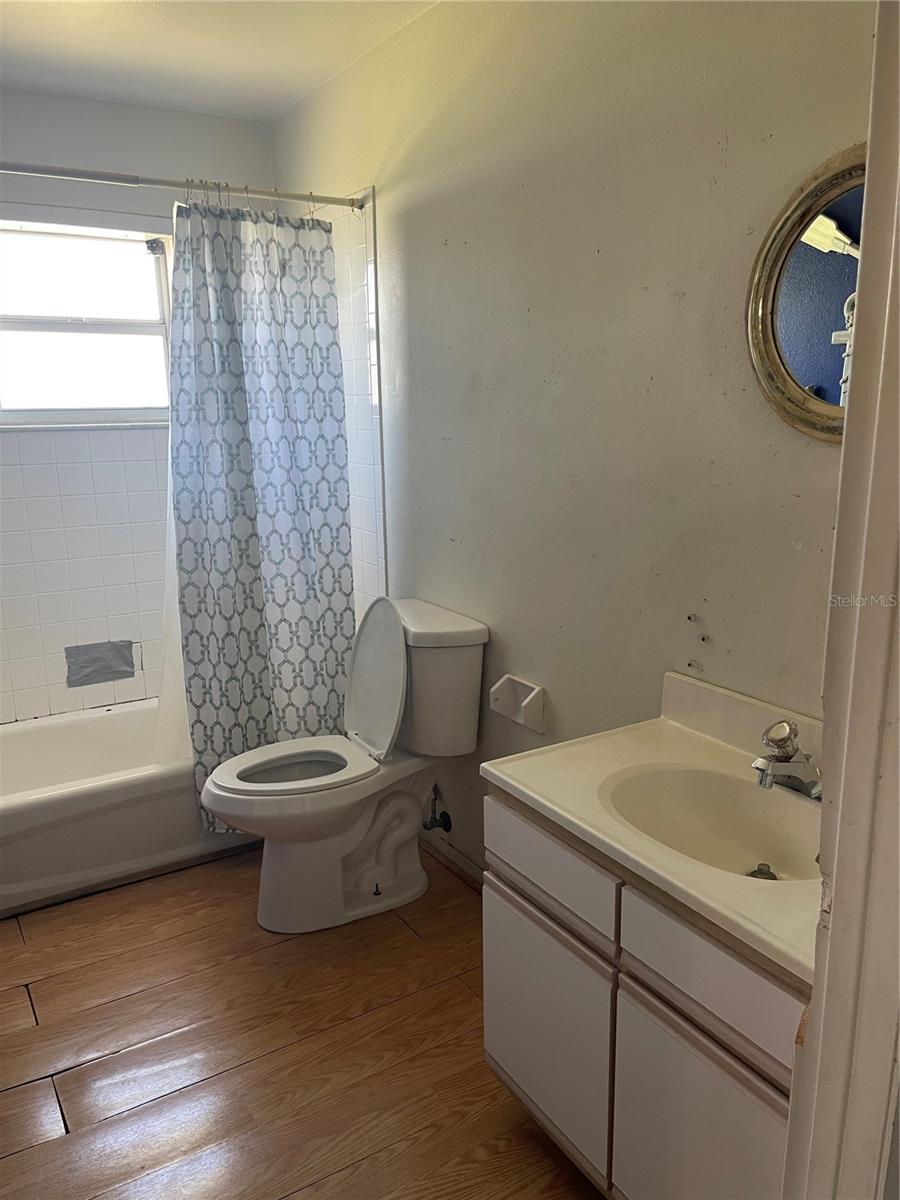 LINCOLN MANOR - Residential