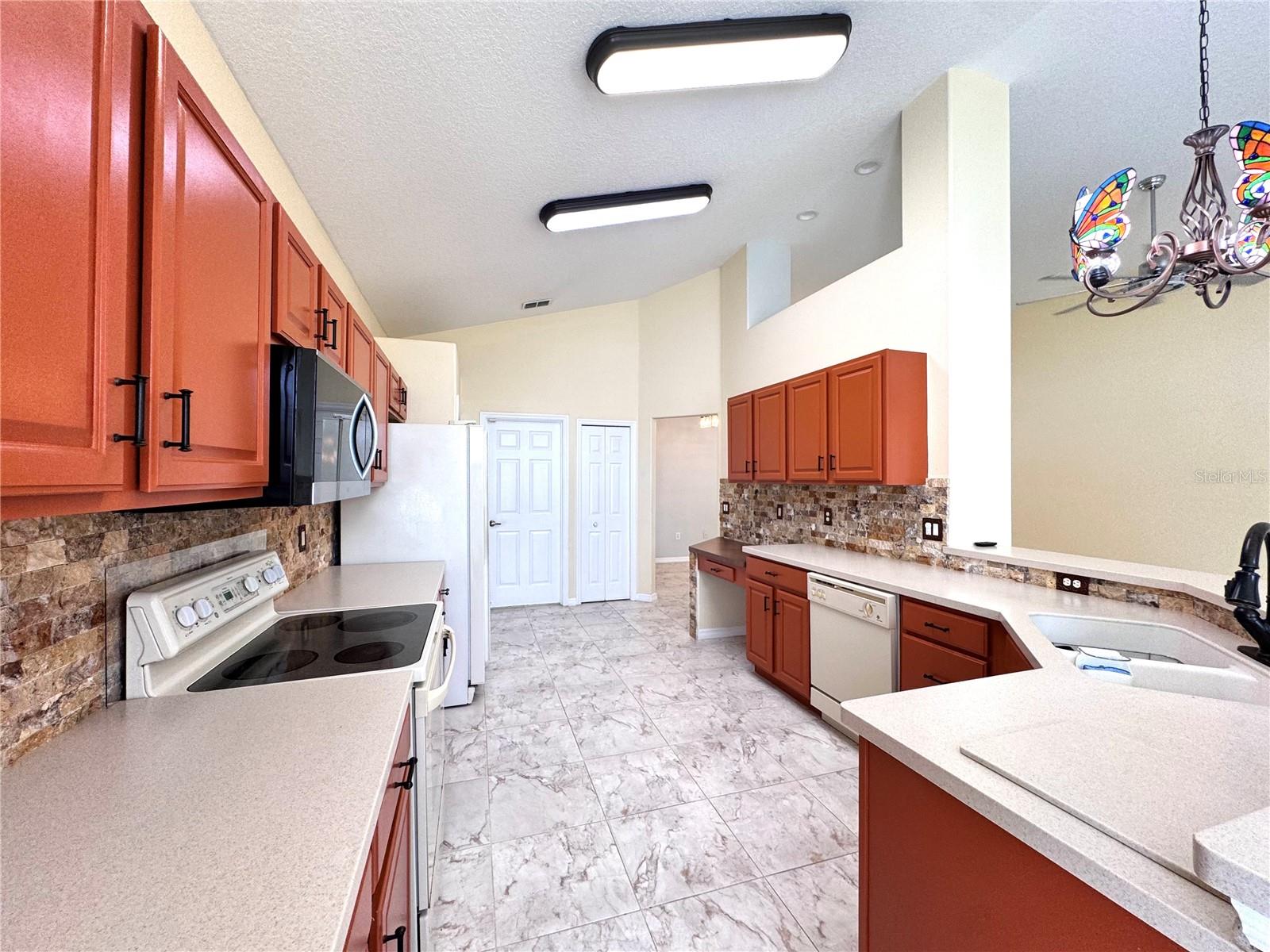RIDGEWOOD LAKES VILLAGE 04A - Residential Lease