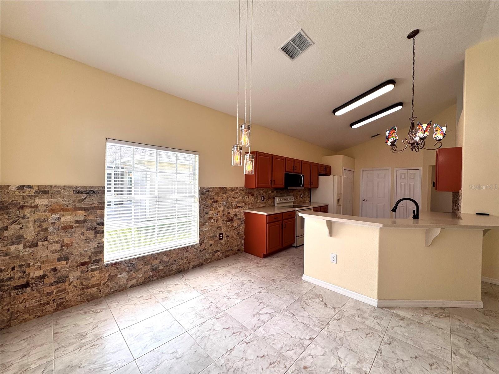 RIDGEWOOD LAKES VILLAGE 04A - Residential Lease