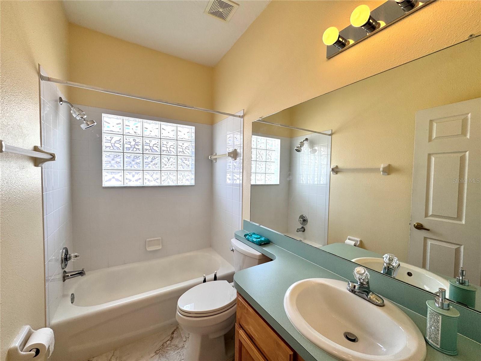 RIDGEWOOD LAKES VILLAGE 04A - Residential Lease