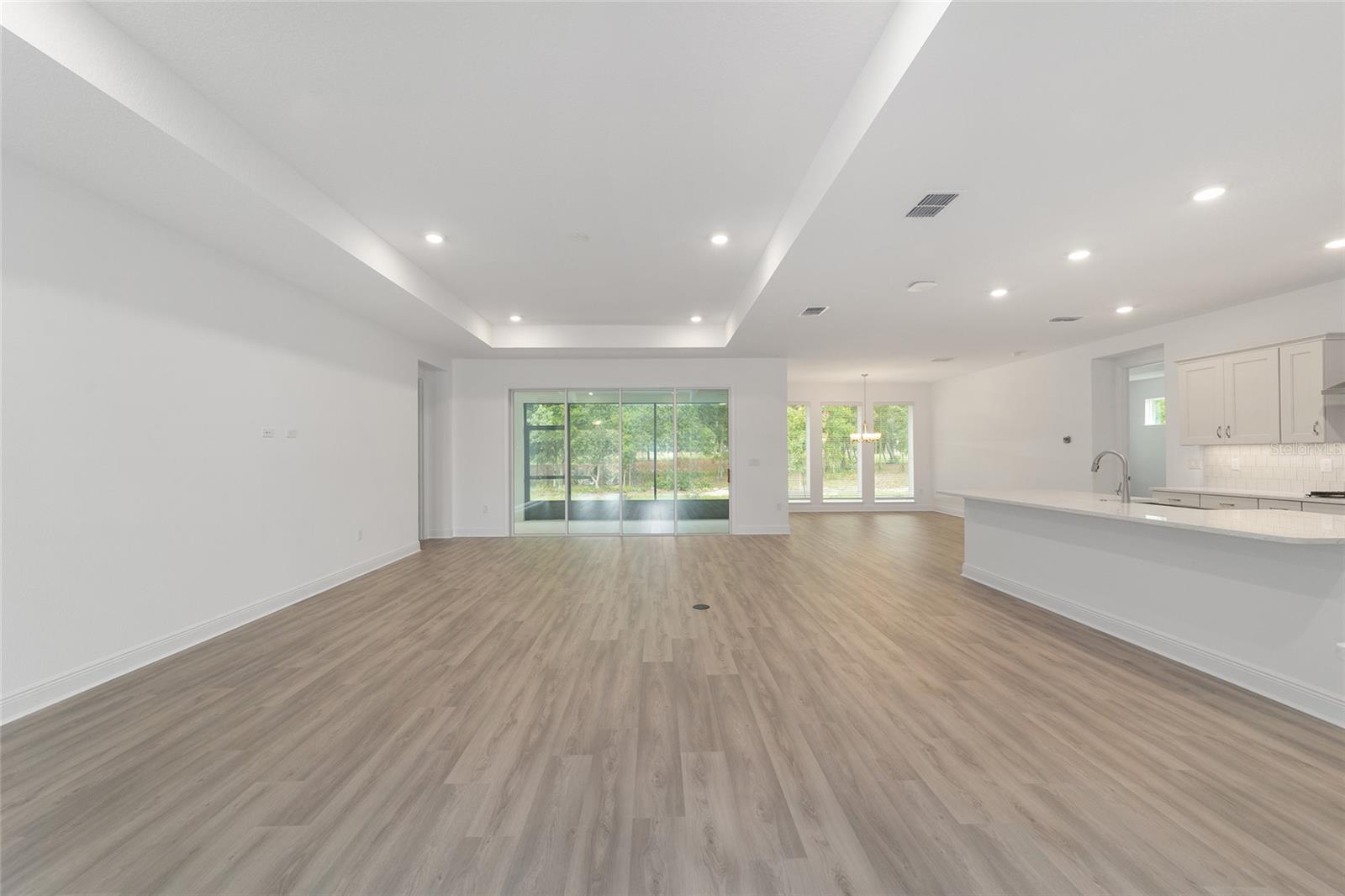 ON TOP OF THE WORLD - Residential