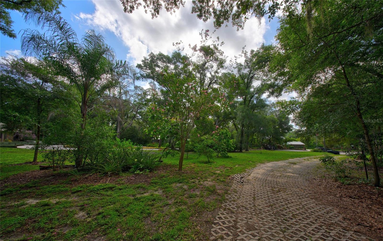 SHADY HOLLOW SUB - Residential