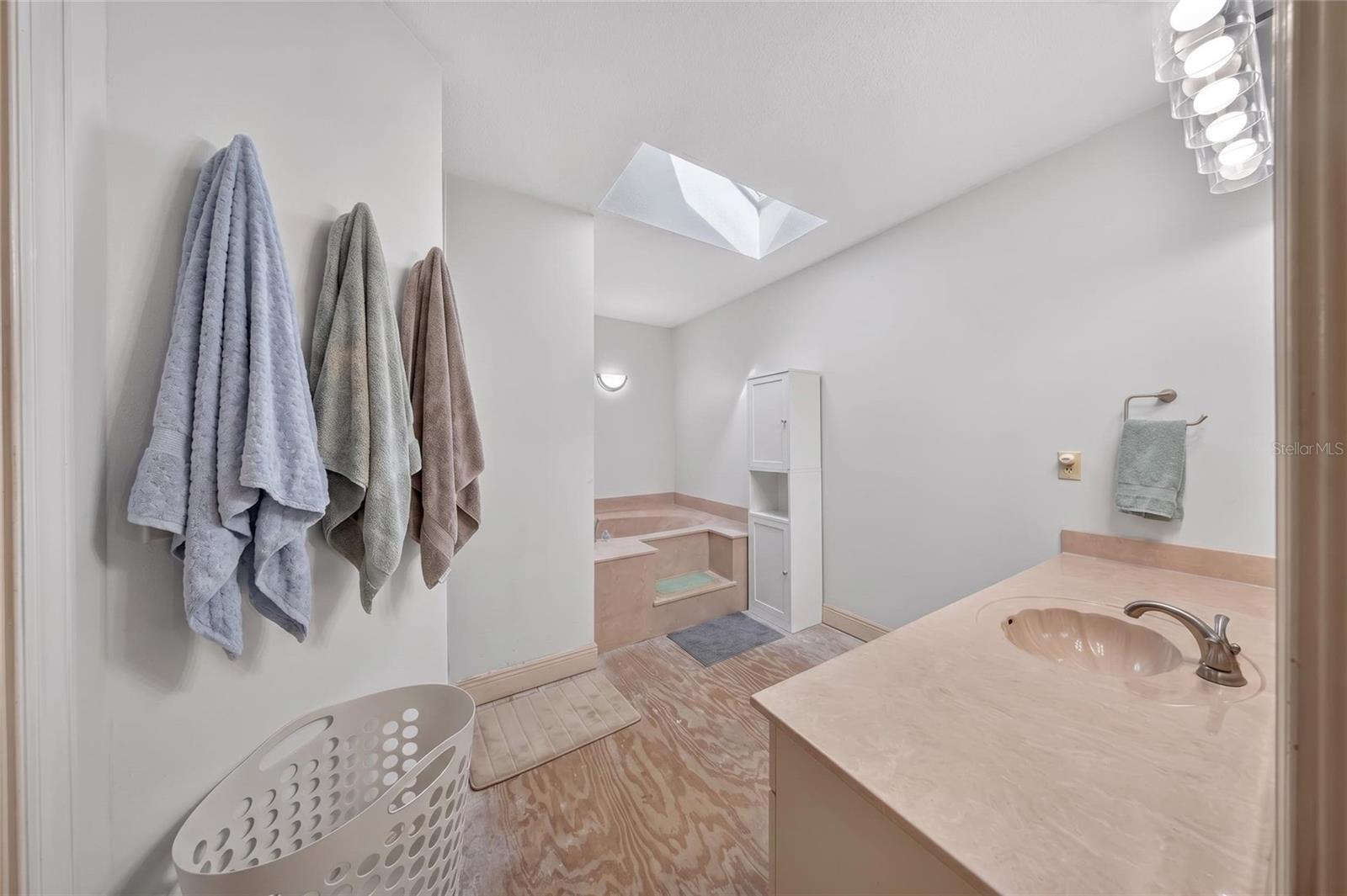 SHADY HOLLOW SUB - Residential