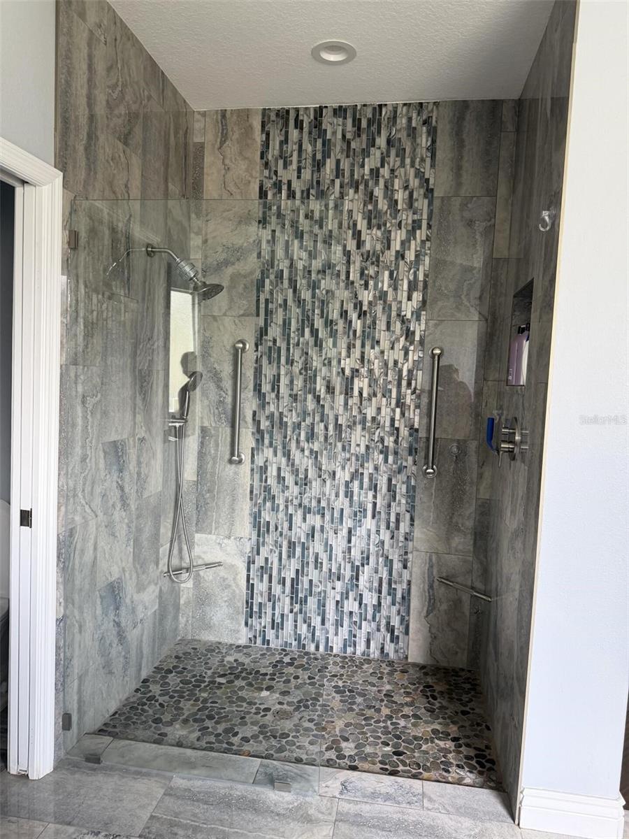 RIVER HILLS COUNTRY CLUB PARCE - Residential