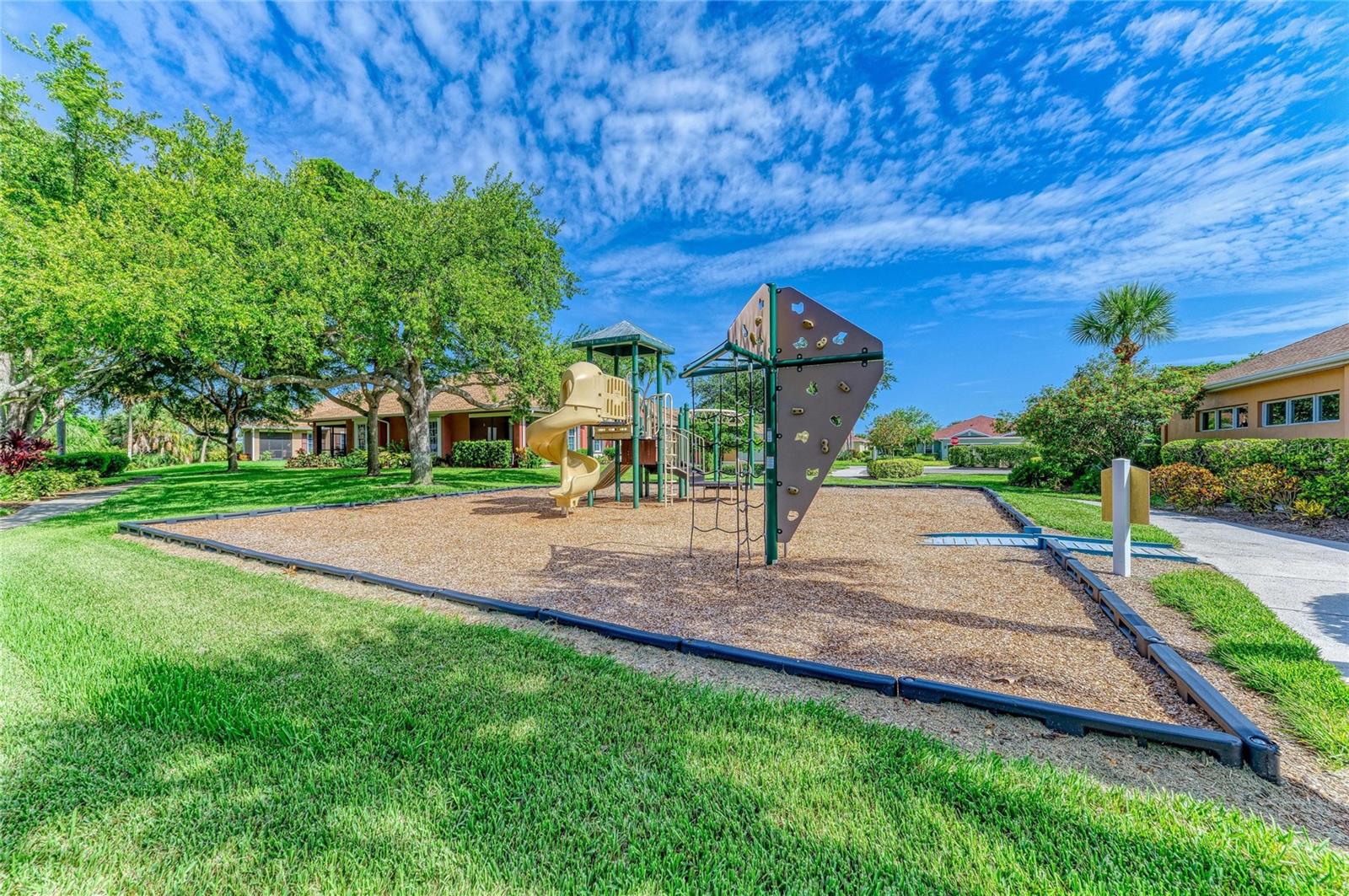PALMA SOLA TRACE - Residential