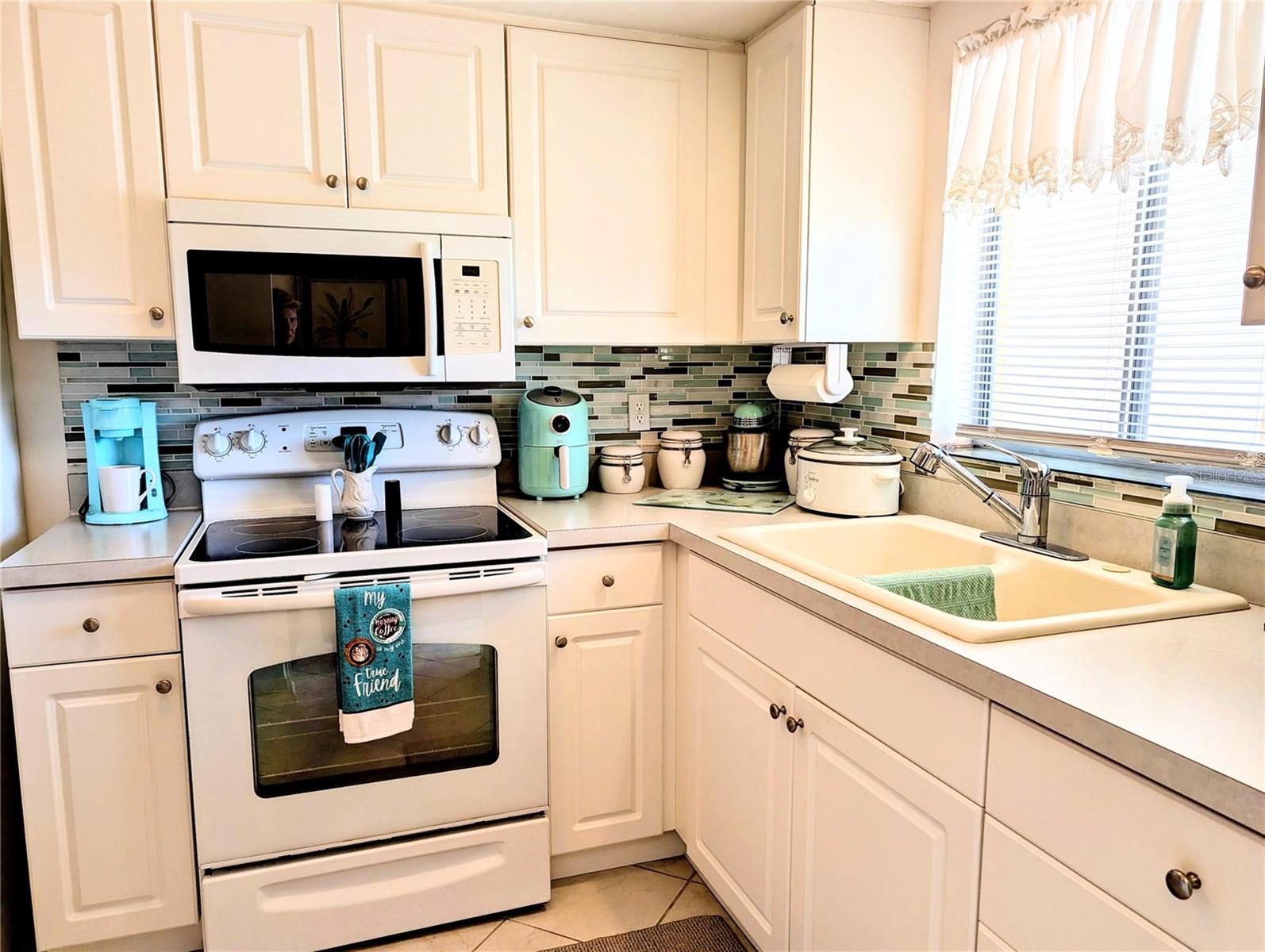 BAYSHORE ON THE LAKE APTS II SEC 3 - Residential