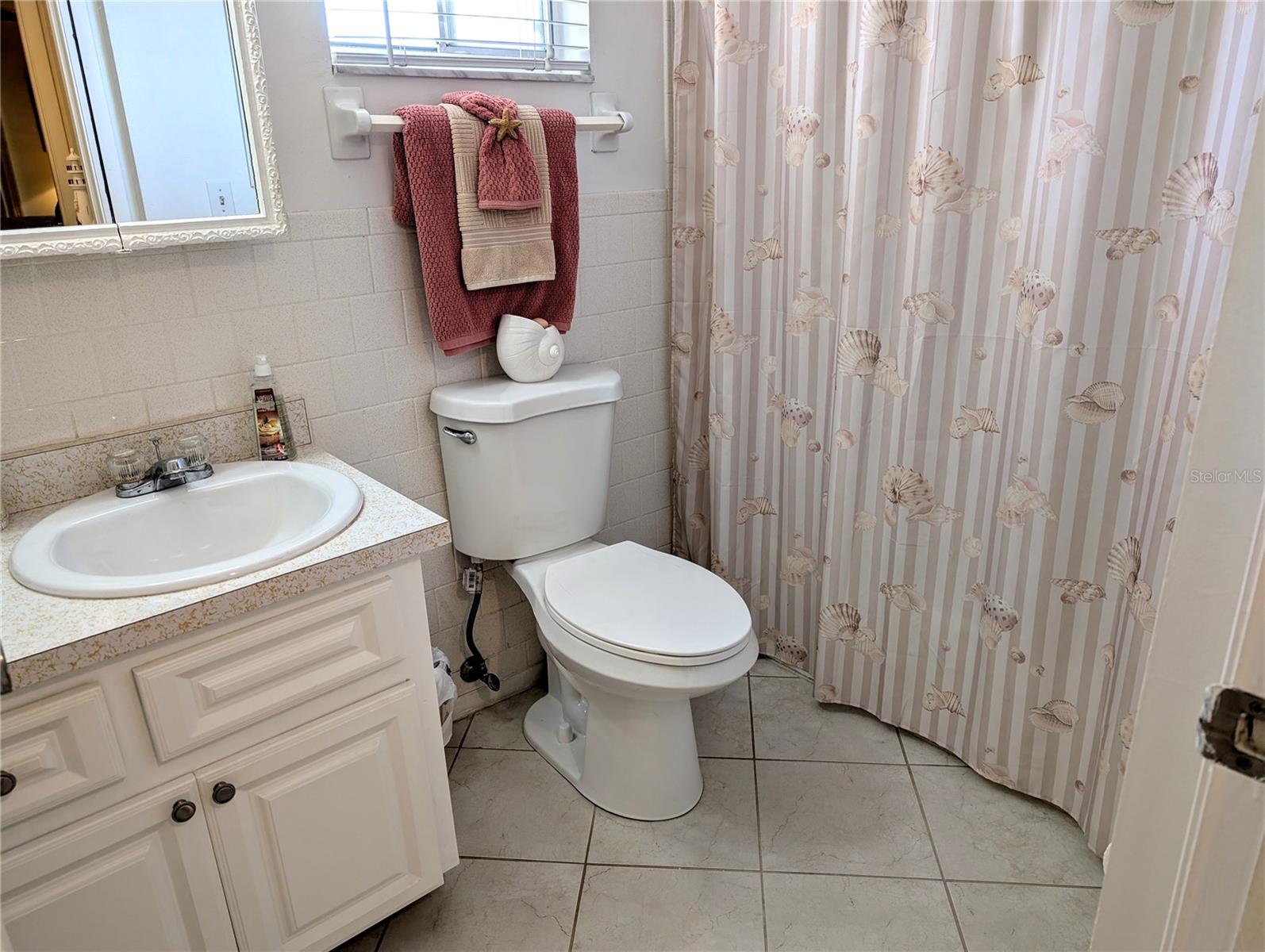 BAYSHORE ON THE LAKE APTS II SEC 3 - Residential