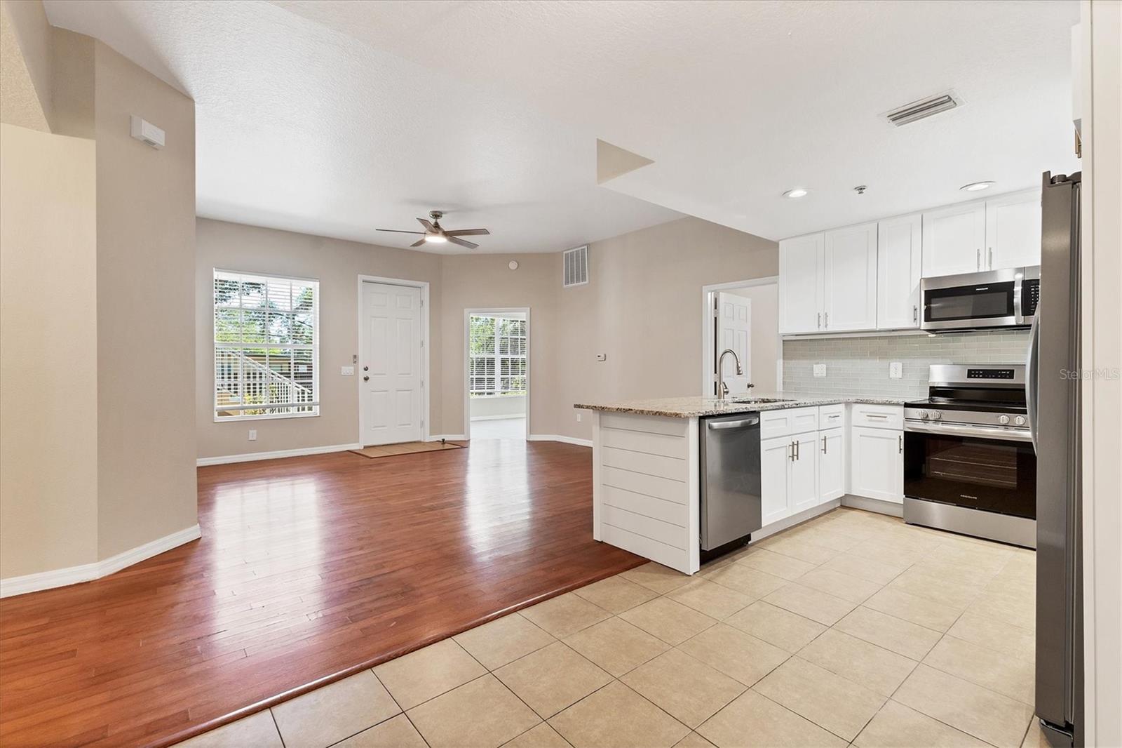 RIVER PRESERVE CONDO CB33/154 - Residential