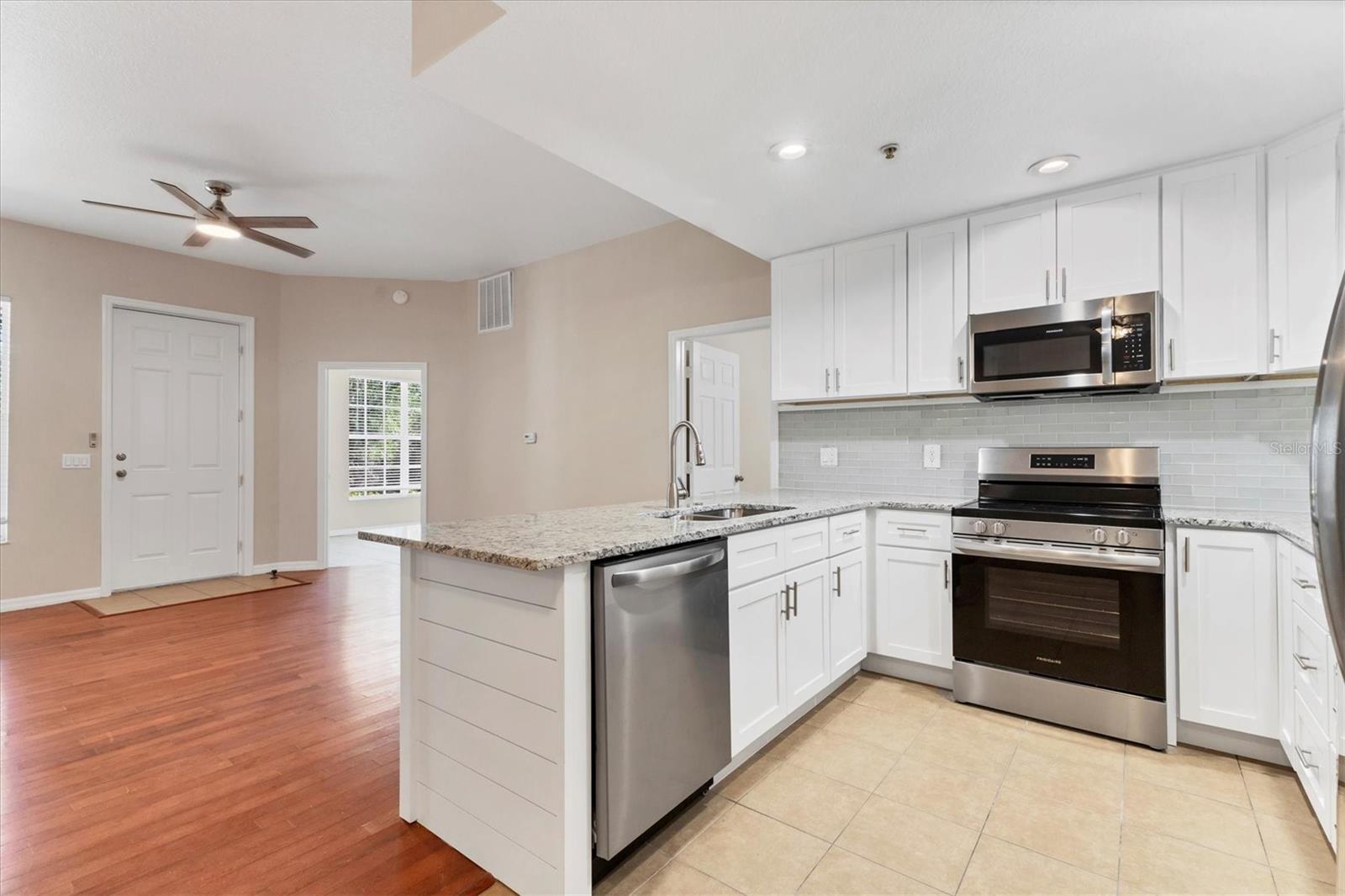 RIVER PRESERVE CONDO CB33/154 - Residential