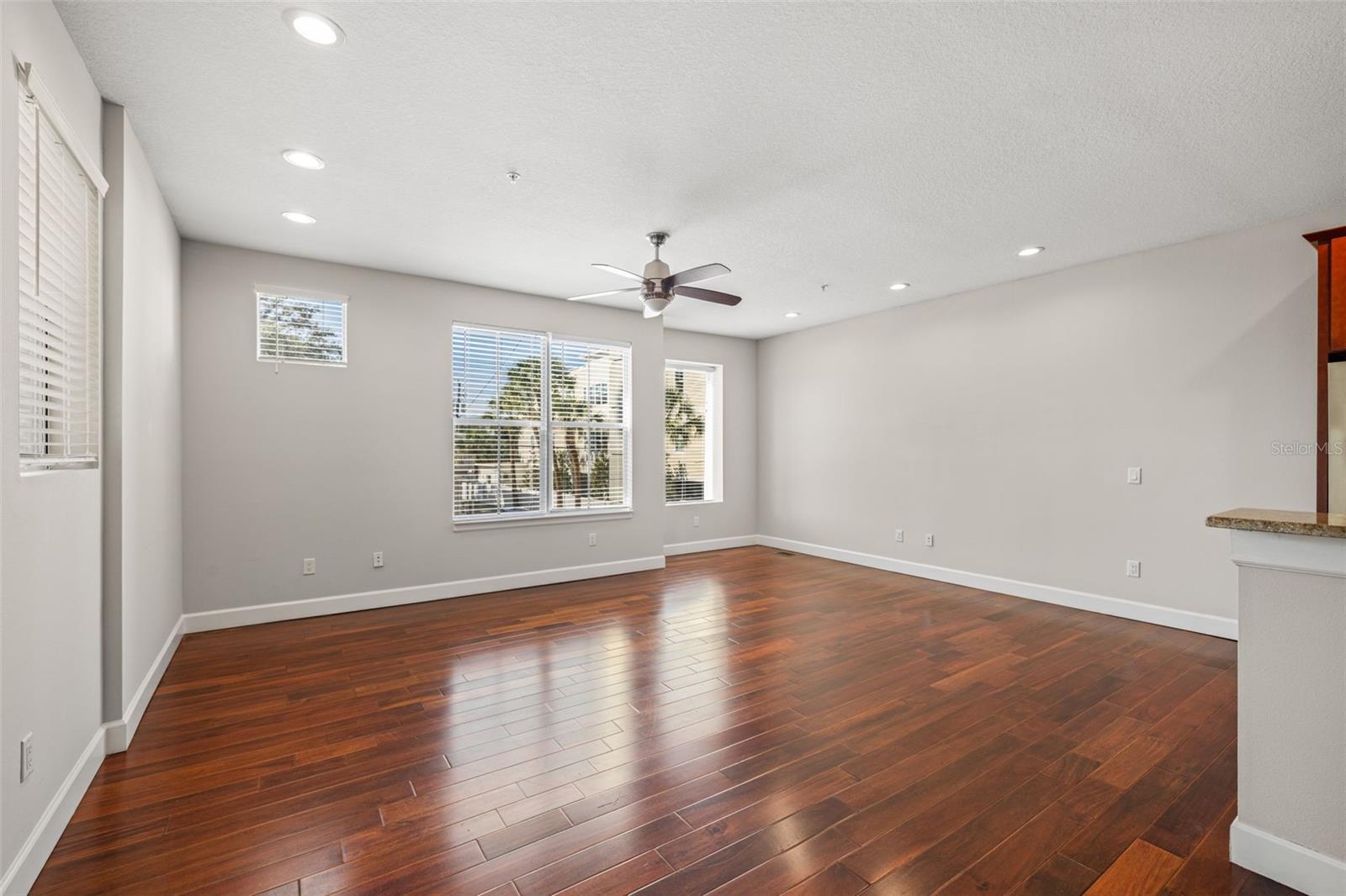 NEWPORT PALMS TWNHMS - Residential Income
