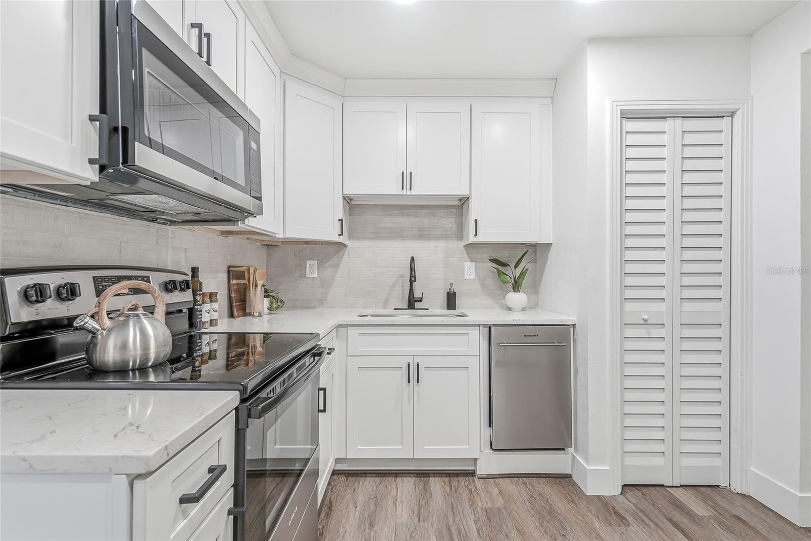 LAKEVIEW GROVE - Residential