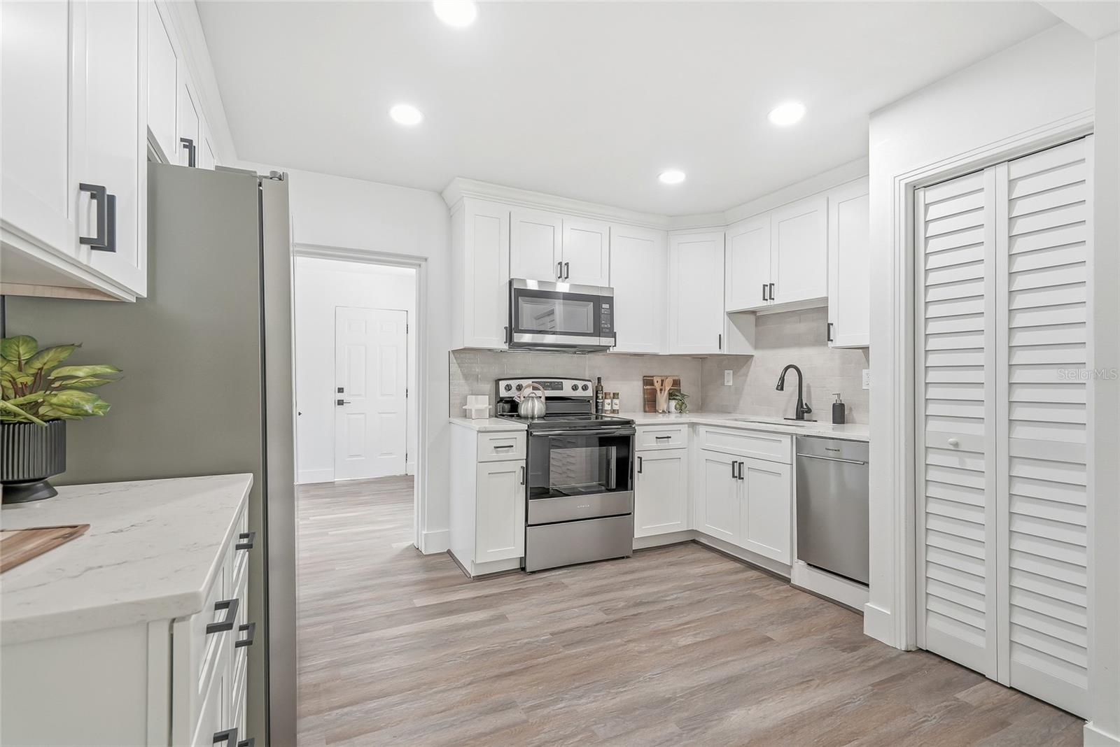 LAKEVIEW GROVE - Residential