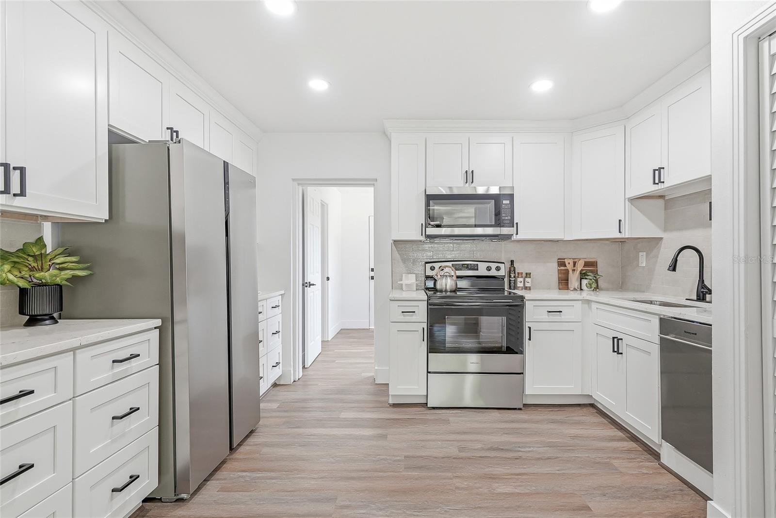 LAKEVIEW GROVE - Residential