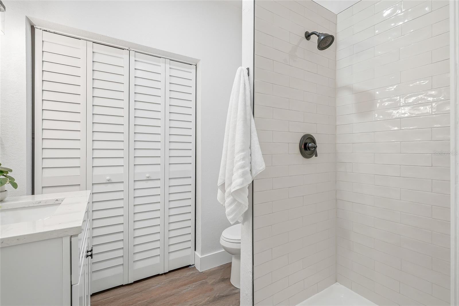 LAKEVIEW GROVE - Residential
