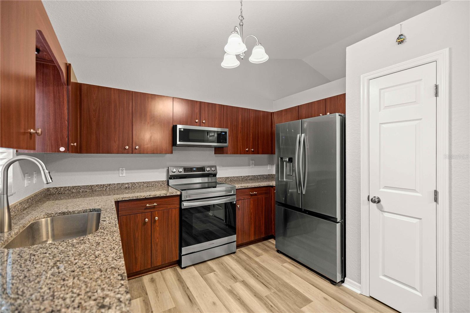 SILVER SPGS SHORES UN 22 - Residential