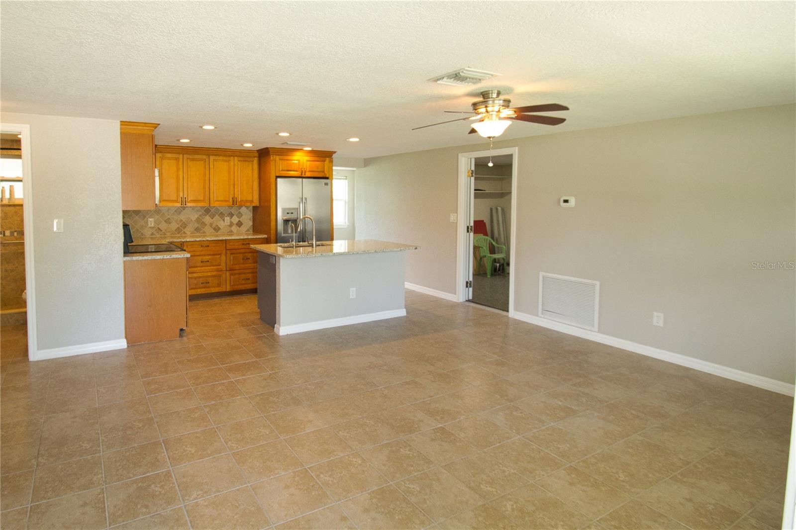 PALM LAKE TERRACE - Residential Lease