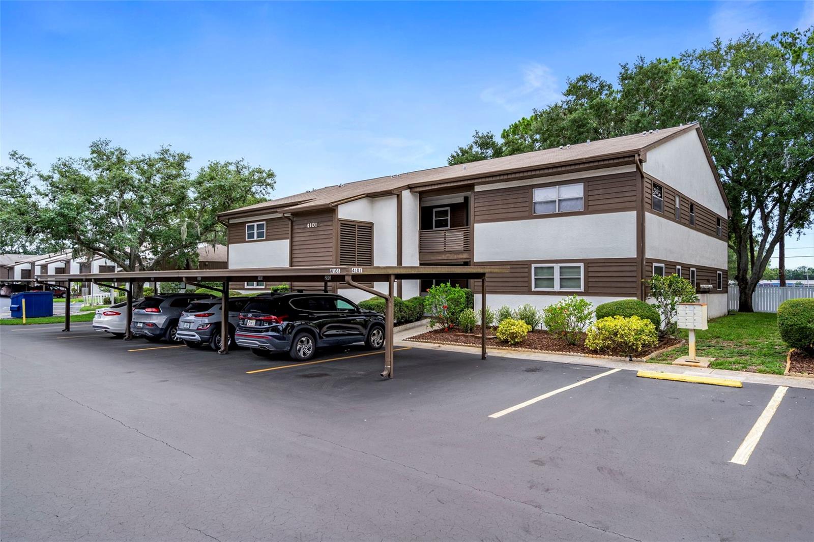 WOODTRAIL CONDO - Residential