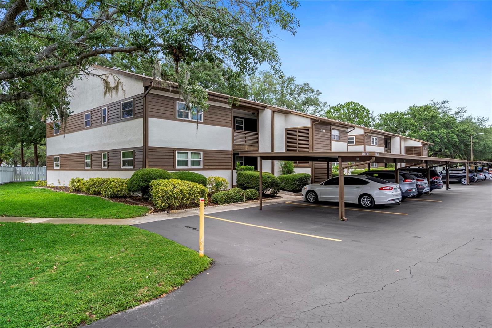 WOODTRAIL CONDO - Residential