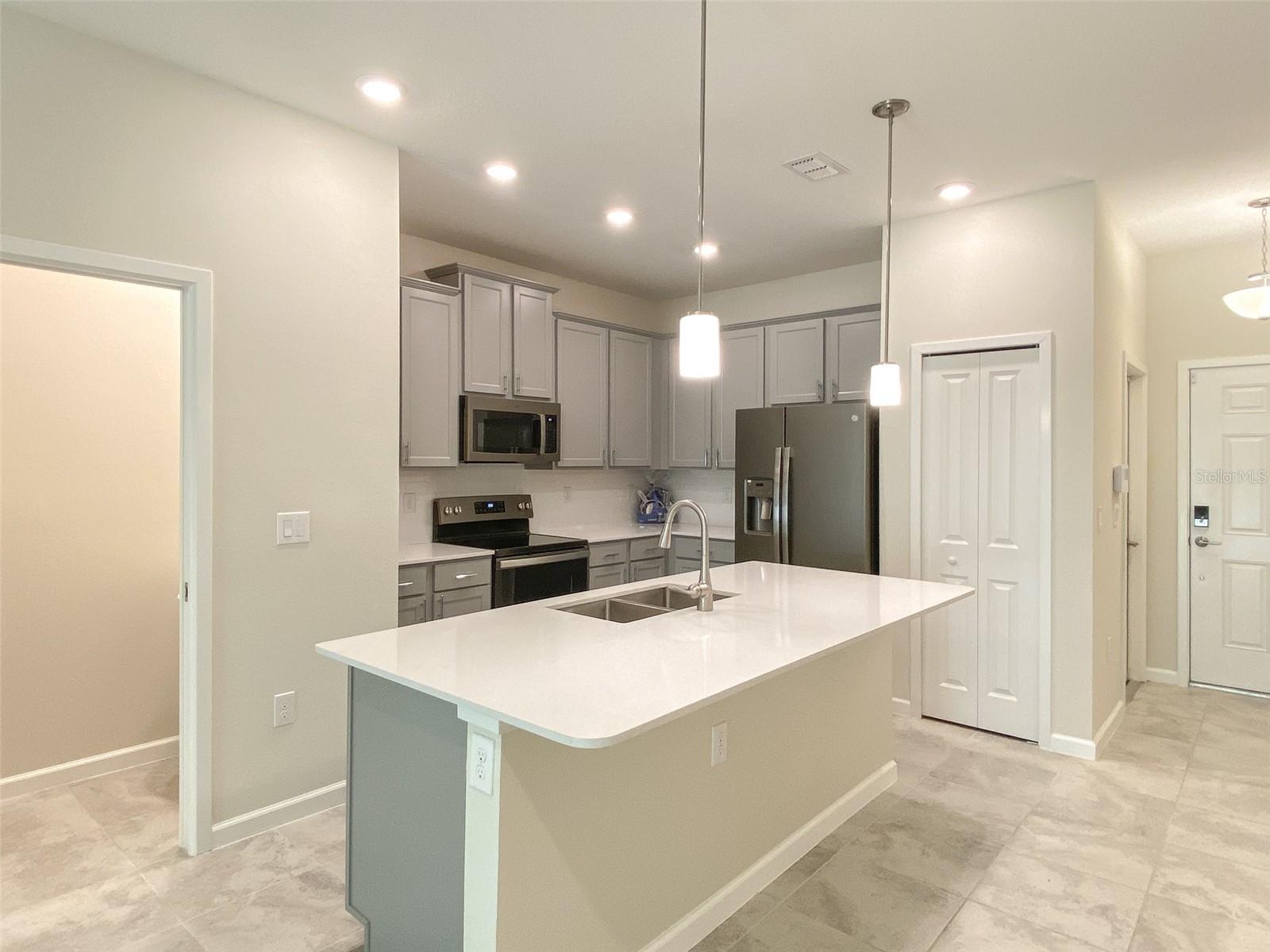 ECON TRAILS - Residential Lease